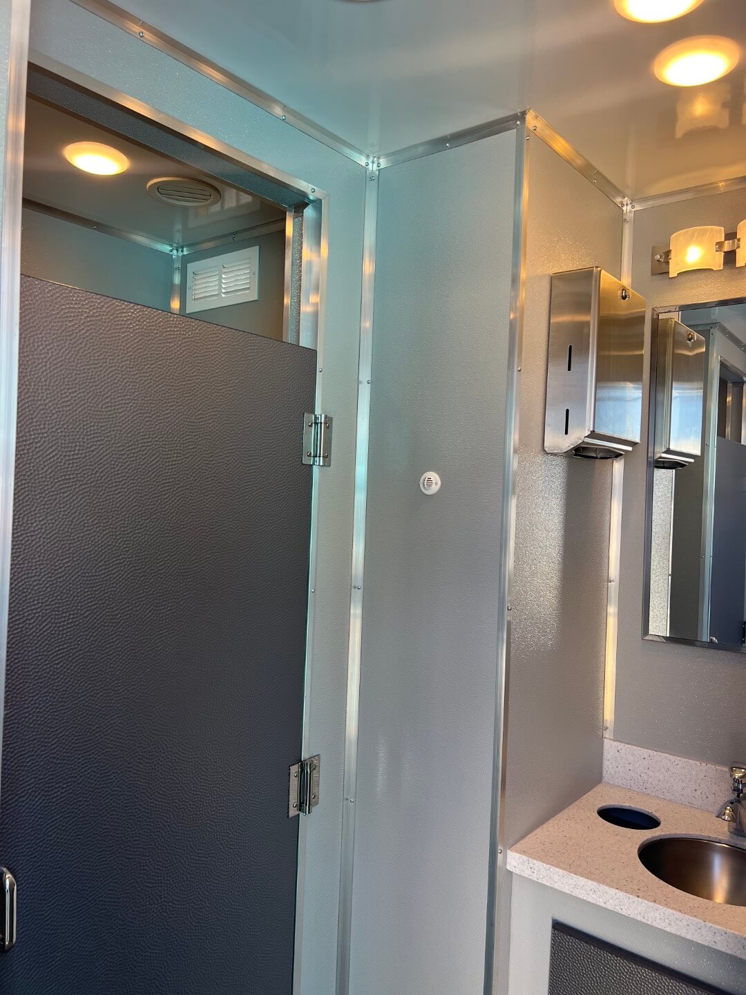 14-foot-3-stall-03